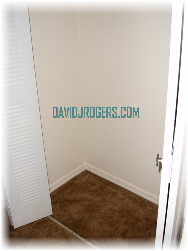 royal-grand-apartments-bedroom-1-closet-2
